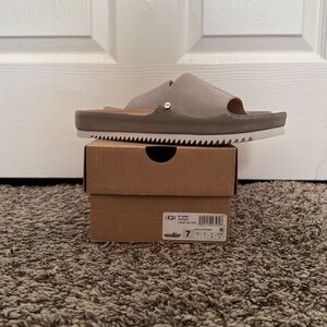 UGG Jane Patent Slides